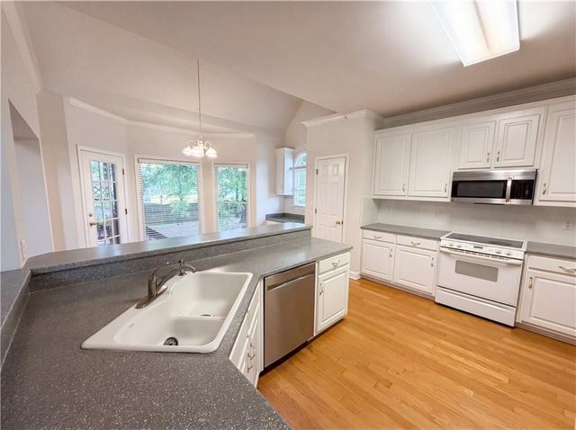 909 Mendenhall Way, Grayson, GA 30017