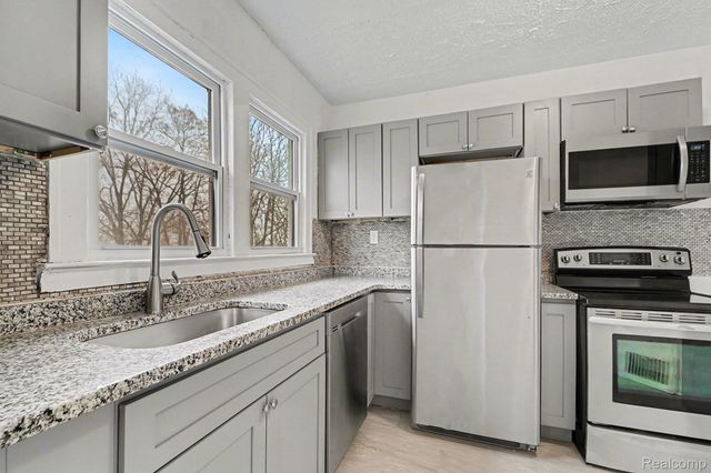 20 Frank Street, Pontiac, MI 48342