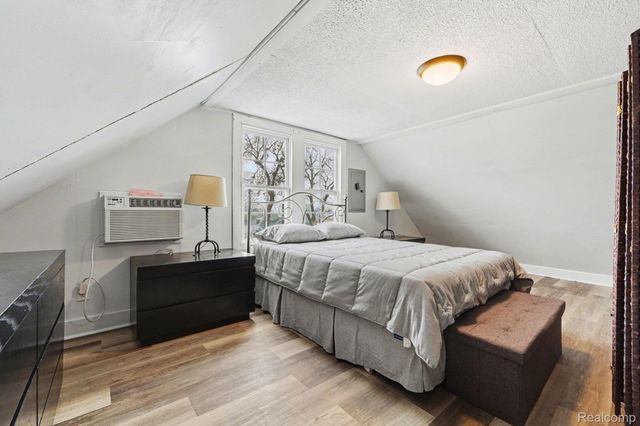 20 Frank Street, Pontiac, MI 48342