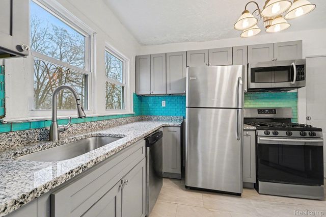 20 Frank Street, Pontiac, MI 48342