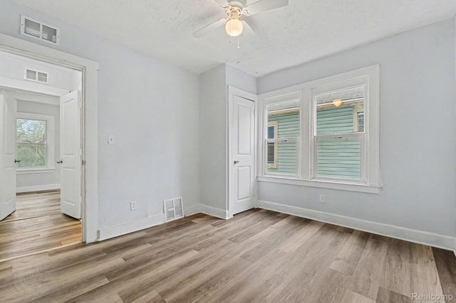 20 Frank Street, Pontiac, MI 48342