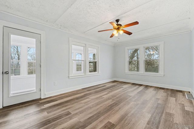 20 Frank Street, Pontiac, MI 48342