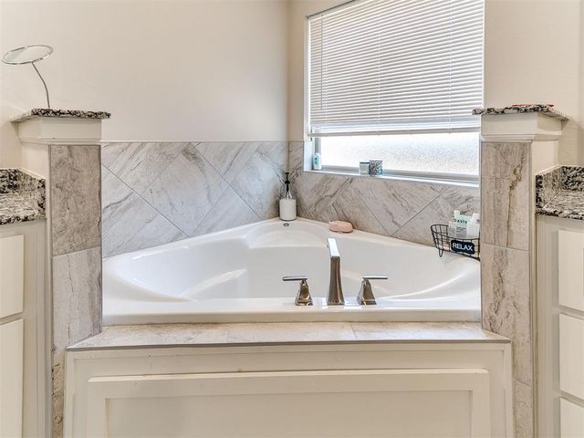 19125 Grove Parkway, Edmond, OK 73012