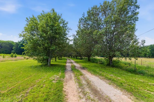 1246 Salem Rd, Lebanon, TN 37090
