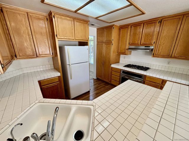 653 Cantara Ln, Vista, CA 92081