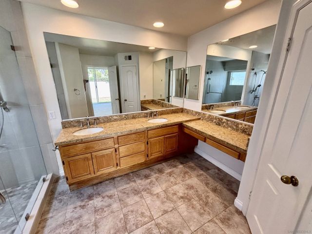 653 Cantara Ln, Vista, CA 92081