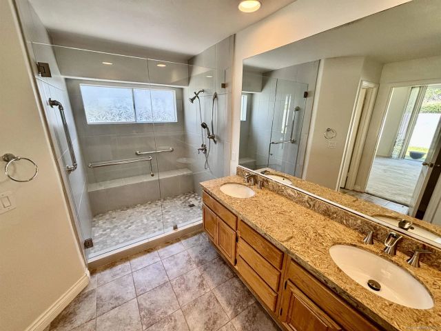 653 Cantara Ln, Vista, CA 92081