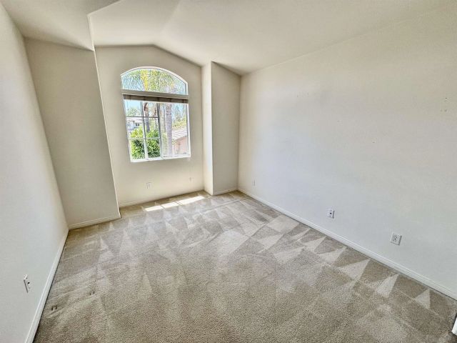 653 Cantara Ln, Vista, CA 92081