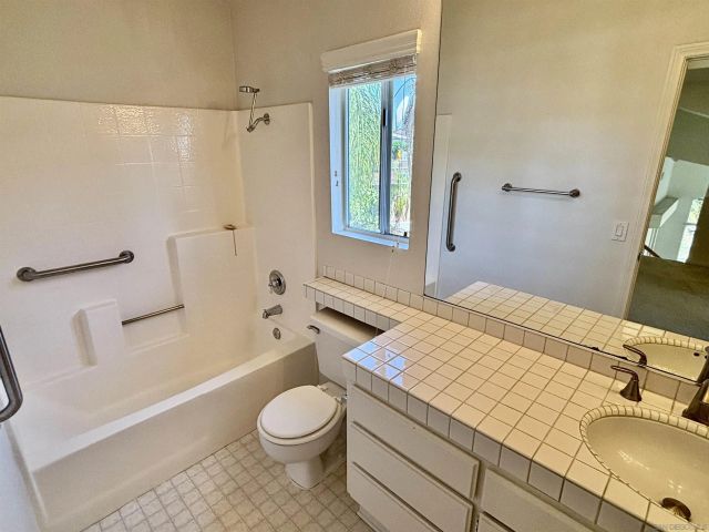 653 Cantara Ln, Vista, CA 92081