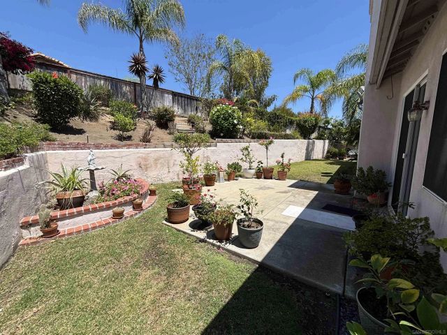 653 Cantara Ln, Vista, CA 92081