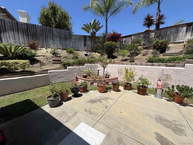653 Cantara Ln, Vista, CA 92081