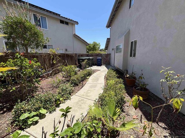 653 Cantara Ln, Vista, CA 92081