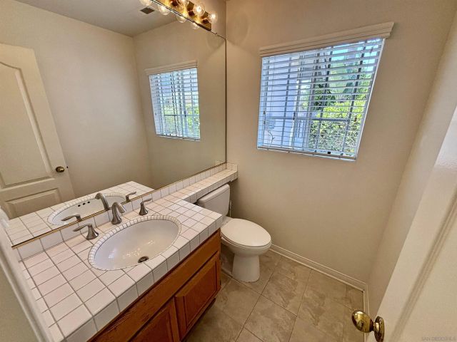 653 Cantara Ln, Vista, CA 92081