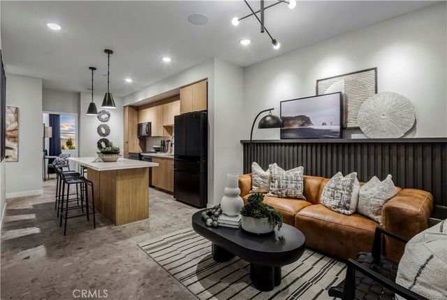 12720 Azure Way 28, Hawthorne, CA 90250