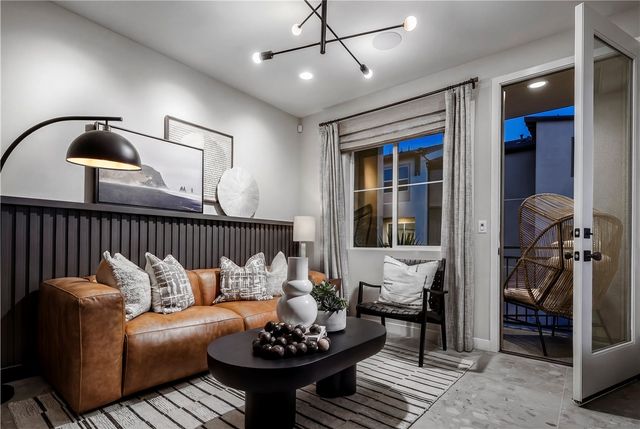 12720 Azure Way 28, Hawthorne, CA 90250