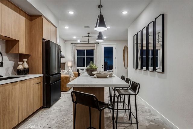 12720 Azure Way 28, Hawthorne, CA 90250