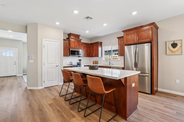 9116 Hensley Way, Elk Grove, CA 95758