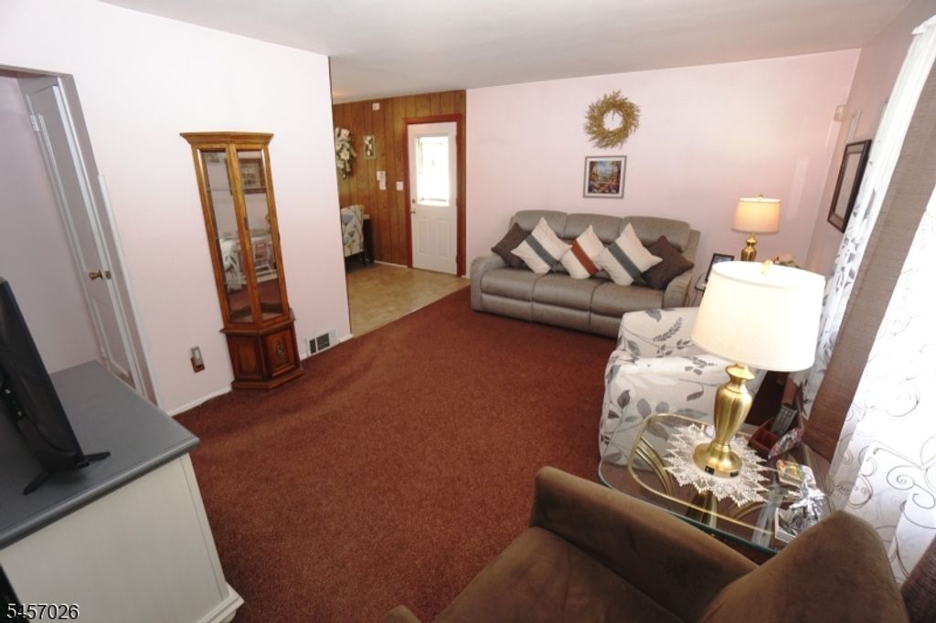 22 Lowell St, Woodbridge Twp., NJ 08830 — photo 5