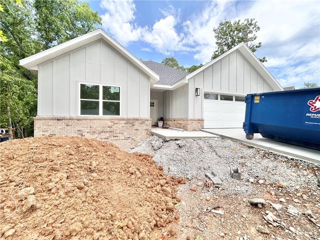 6 Tarland Lane, Bella Vista, AR 72715