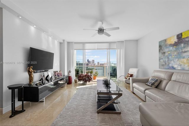 3330 NE 190th St 1519, Aventura, FL 33180