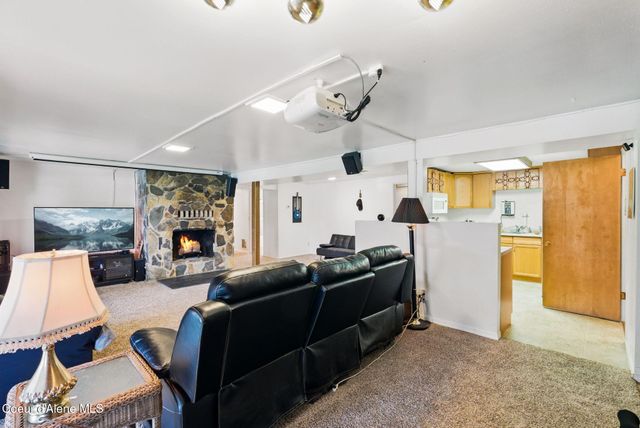 291 Comeback Bay Ln, Sagle, ID 83860