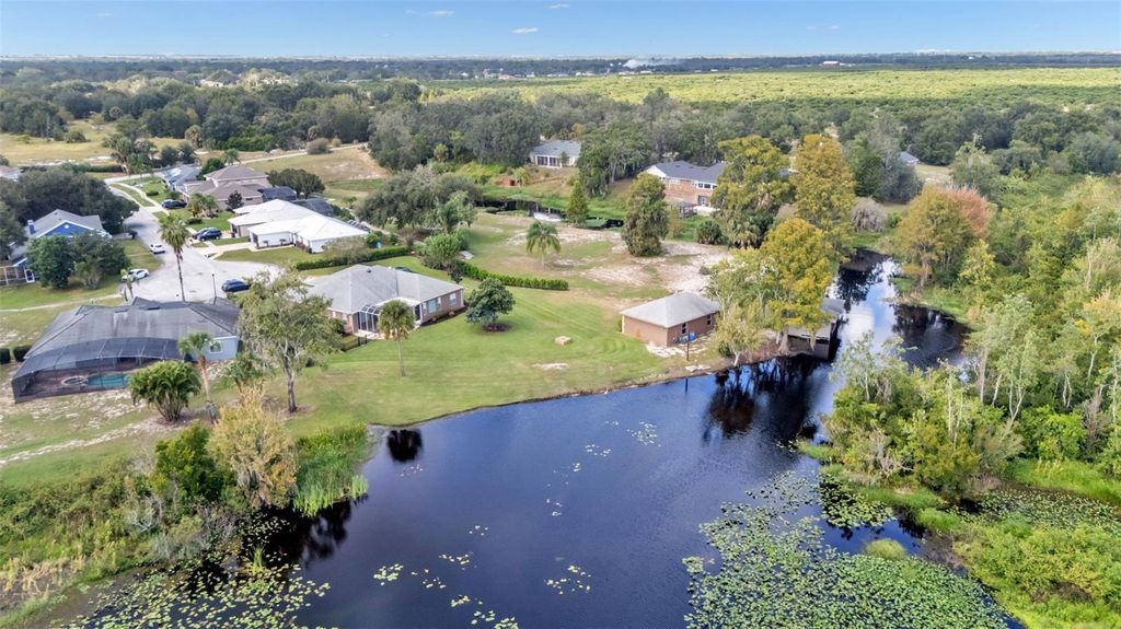 Image 15 of property listing at 237 KENT COURT, Haines City, FL 33844