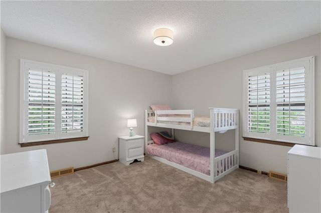 1704 NE 69th Terrace, Gladstone, MO 64118