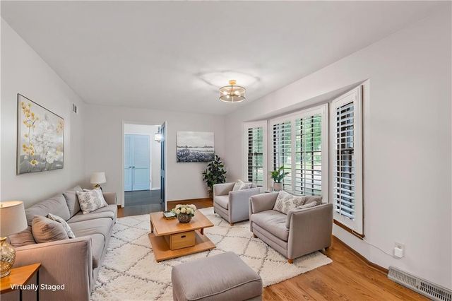 1704 NE 69th Terrace, Gladstone, MO 64118