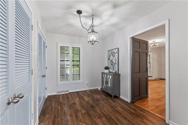 1704 NE 69th Terrace, Gladstone, MO 64118