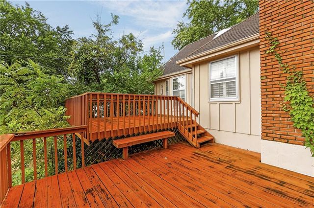 1704 NE 69th Terrace, Gladstone, MO 64118