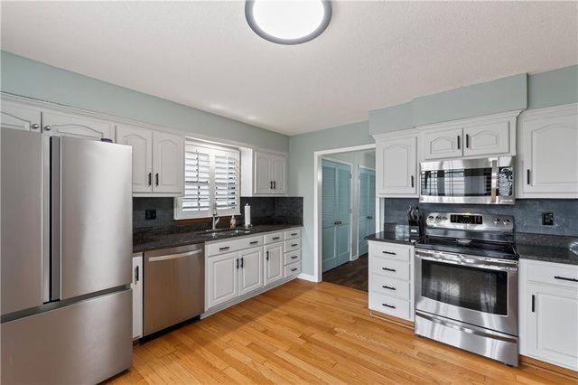 1704 NE 69th Terrace, Gladstone, MO 64118