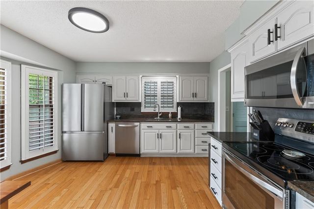 1704 NE 69th Terrace, Gladstone, MO 64118