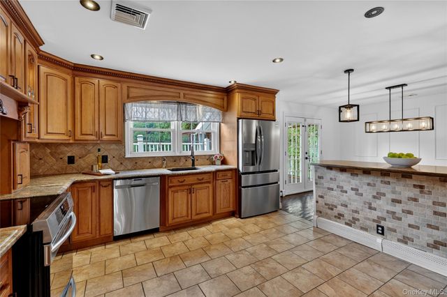 585 Bedford Road, Pleasantville, NY 10570