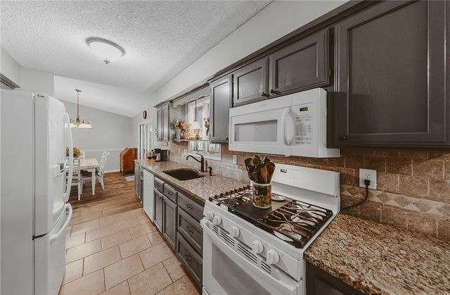 4 Prestwick Lane, Bella Vista, AR 72715