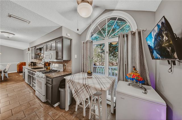 4 Prestwick Lane, Bella Vista, AR 72715