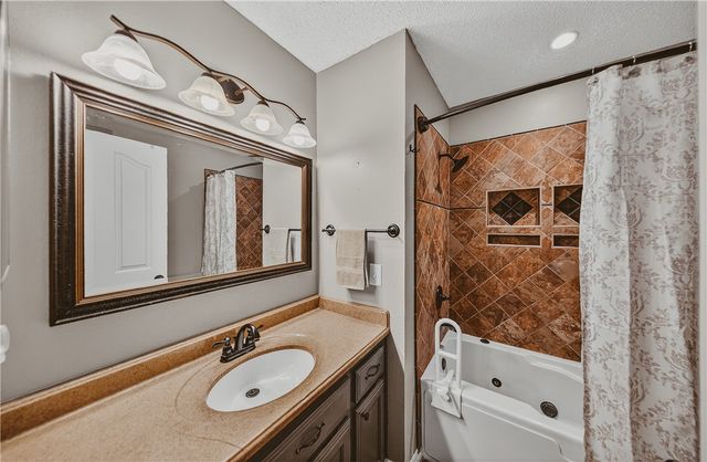 4 Prestwick Lane, Bella Vista, AR 72715