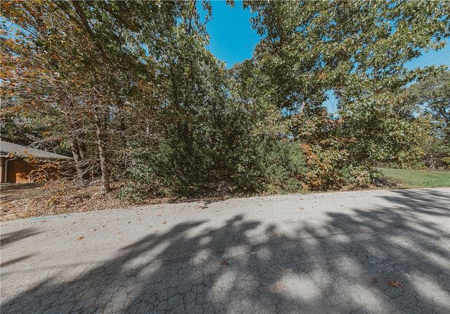 4 Prestwick Lane, Bella Vista, AR 72715