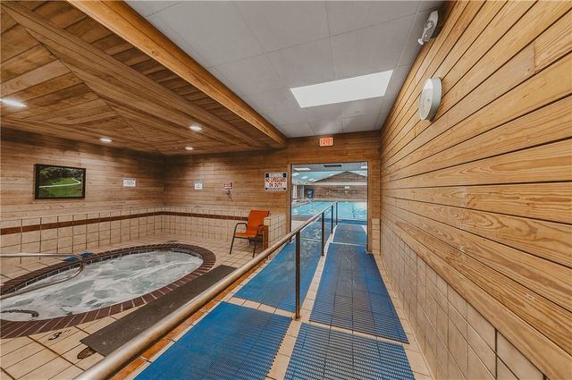 4 Prestwick Lane, Bella Vista, AR 72715