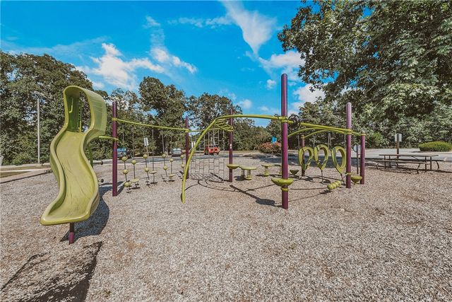 4 Prestwick Lane, Bella Vista, AR 72715