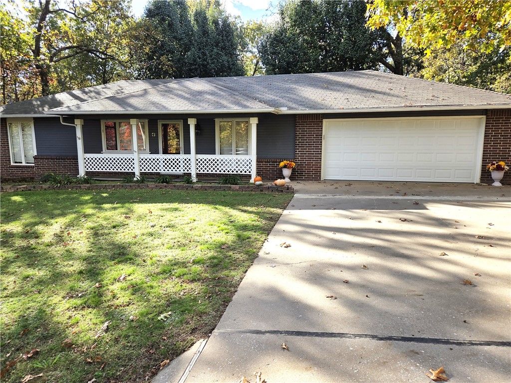 4 Prestwick Lane, Bella Vista, AR 72715