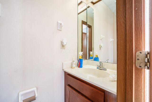 5971 Shadow Lake Circle, Columbus, OH 43235