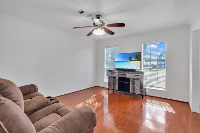 9722 Kindletree Drive, Houston, TX 77040