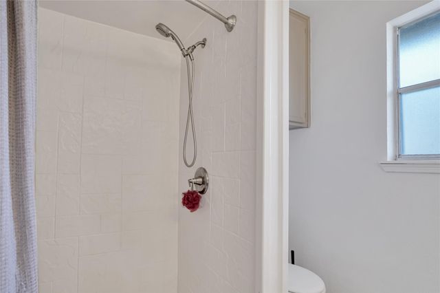 9722 Kindletree Drive, Houston, TX 77040