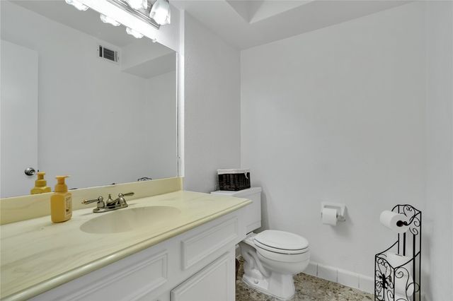 9722 Kindletree Drive, Houston, TX 77040