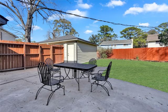 9722 Kindletree Drive, Houston, TX 77040