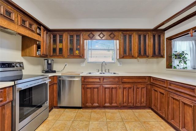 9722 Kindletree Drive, Houston, TX 77040