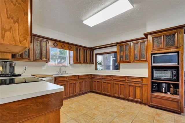 9722 Kindletree Drive, Houston, TX 77040