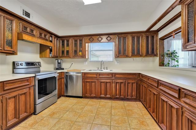 9722 Kindletree Drive, Houston, TX 77040