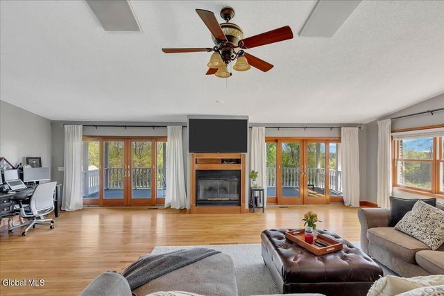 105 Wilrose Lane, Troy, NY 12180