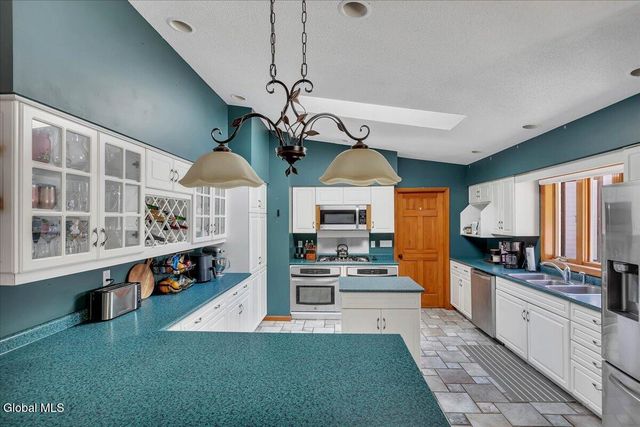 105 Wilrose Lane, Troy, NY 12180